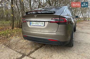 Позашляховик / Кросовер Tesla Model X 2016 в 