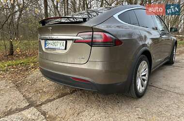 Позашляховик / Кросовер Tesla Model X 2016 в 