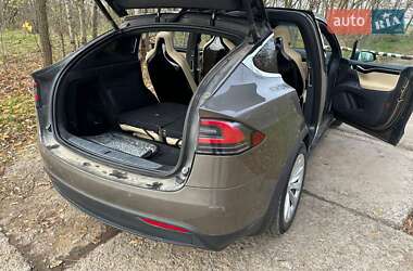 Позашляховик / Кросовер Tesla Model X 2016 в 