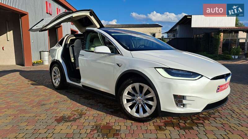 Позашляховик / Кросовер Tesla Model X 2018 в Костопілі