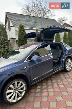 Позашляховик / Кросовер Tesla Model X 2018 в 