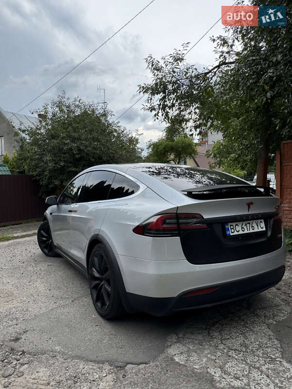 Позашляховик / Кросовер Tesla Model X 2017 в Львові