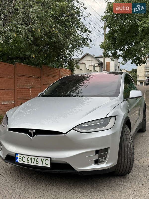 Позашляховик / Кросовер Tesla Model X 2017 в Львові