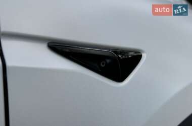 Позашляховик / Кросовер Tesla Model X 2018 в 