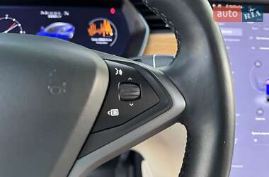 Позашляховик / Кросовер Tesla Model X 2018 в 