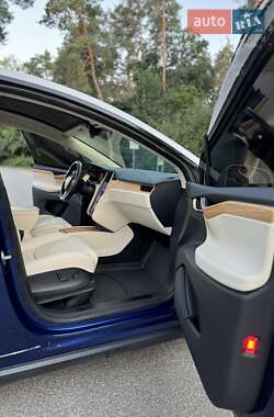 Позашляховик / Кросовер Tesla Model X 2018 в 