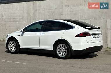 Позашляховик / Кросовер Tesla Model X 2017 в 