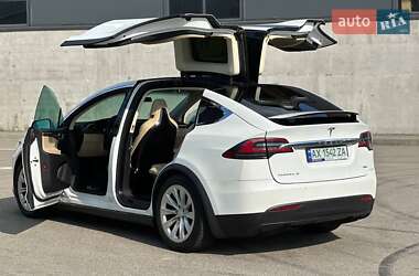 Позашляховик / Кросовер Tesla Model X 2017 в 