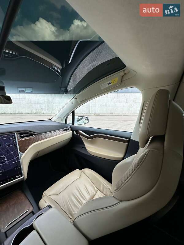 Позашляховик / Кросовер Tesla Model X 2017 в Києві