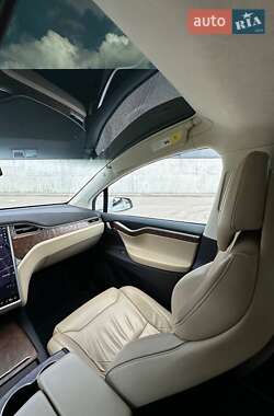 Позашляховик / Кросовер Tesla Model X 2017 в 