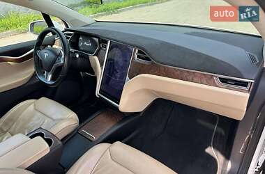 Позашляховик / Кросовер Tesla Model X 2017 в 