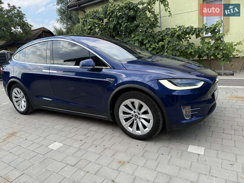 Позашляховик / Кросовер Tesla Model X 2016 в Івано-Франківську
