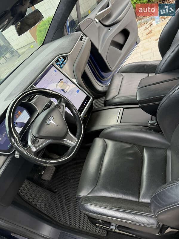Позашляховик / Кросовер Tesla Model X 2016 в Івано-Франківську
