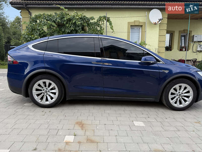 Позашляховик / Кросовер Tesla Model X 2016 в Івано-Франківську