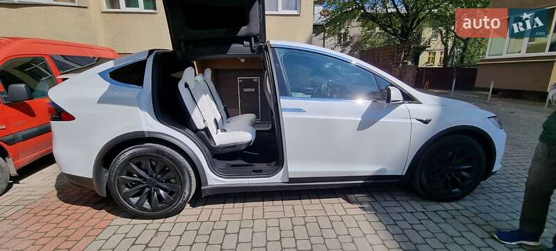 Позашляховик / Кросовер Tesla Model X 2019 в Львові