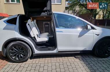 Позашляховик / Кросовер Tesla Model X 2019 в 