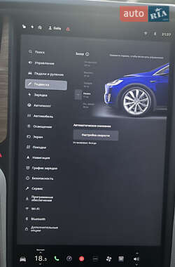 Позашляховик / Кросовер Tesla Model X 2018 в 