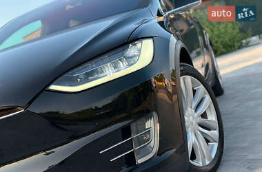 Позашляховик / Кросовер Tesla Model X 2016 в 