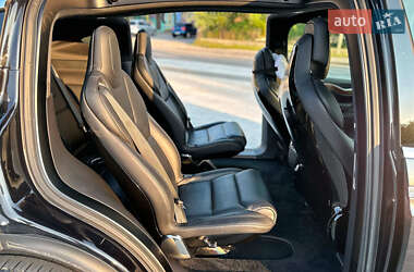 Позашляховик / Кросовер Tesla Model X 2016 в 