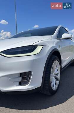Позашляховик / Кросовер Tesla Model X 2018 в 