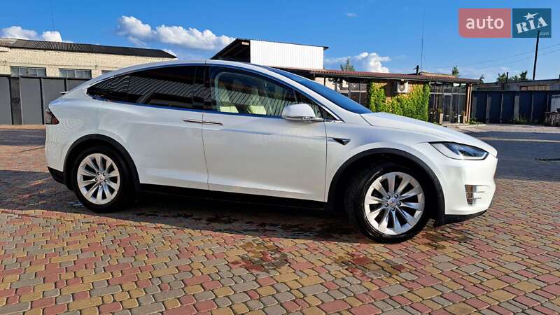 Позашляховик / Кросовер Tesla Model X 2018 в Костопілі