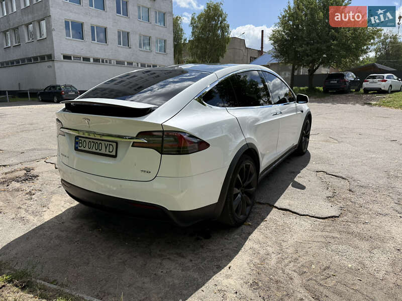 Позашляховик / Кросовер Tesla Model X 2018 в Тернополі