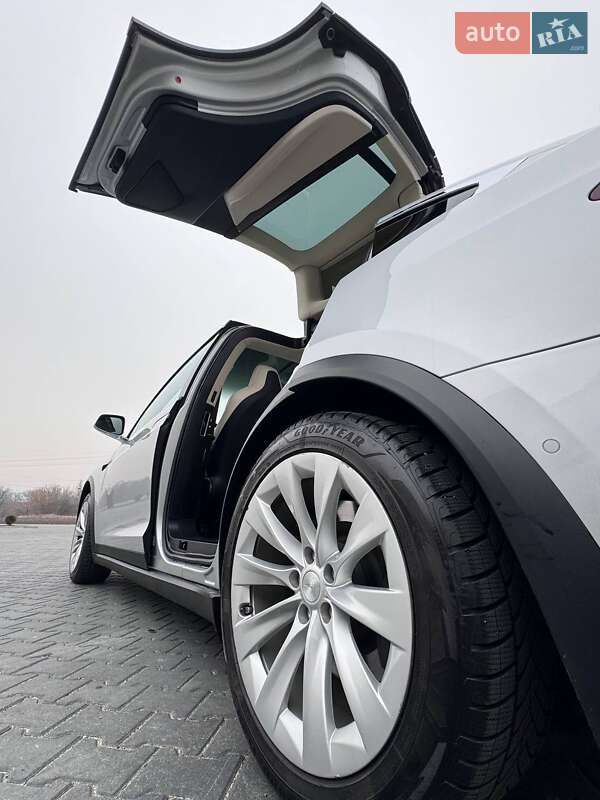 Позашляховик / Кросовер Tesla Model X 2018 в Полтаві