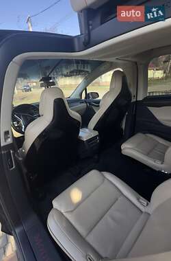 Позашляховик / Кросовер Tesla Model X 2016 в 