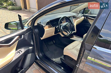 Позашляховик / Кросовер Tesla Model X 2017 в 