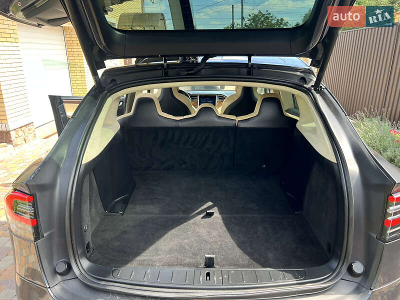 Позашляховик / Кросовер Tesla Model X 2017 в Житомирі