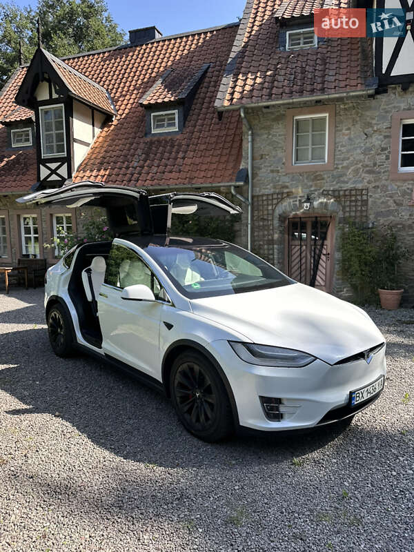 Внедорожник / Кроссовер Tesla Model X 2017 в 