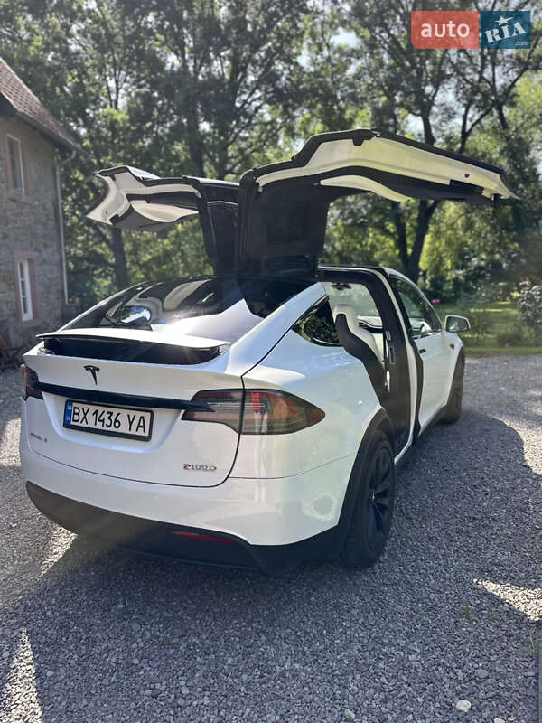 Позашляховик / Кросовер Tesla Model X 2017 в Хмельницькому