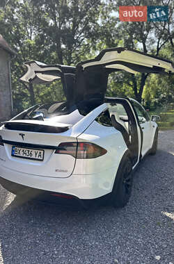 Внедорожник / Кроссовер Tesla Model X 2017 в 