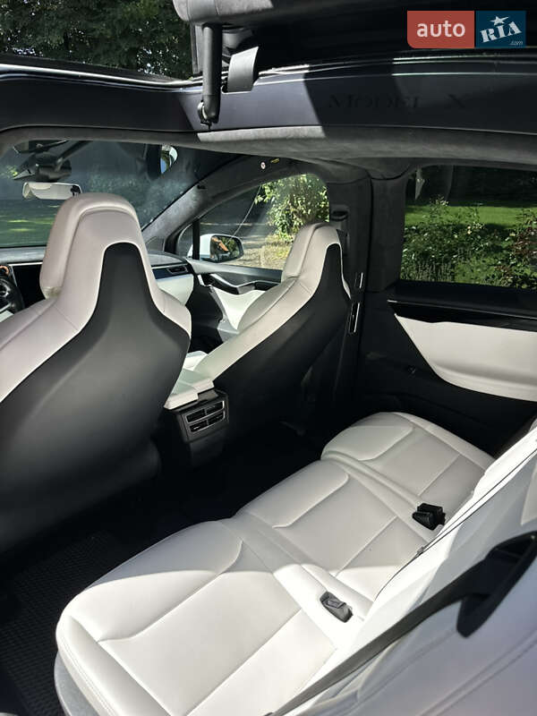 Позашляховик / Кросовер Tesla Model X 2017 в Хмельницькому