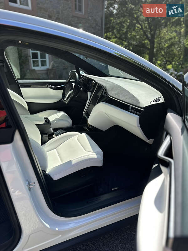 Позашляховик / Кросовер Tesla Model X 2017 в Хмельницькому