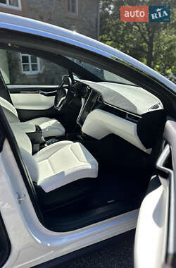 Внедорожник / Кроссовер Tesla Model X 2017 в 