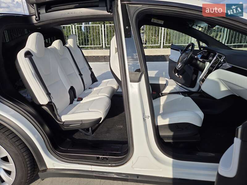 Внедорожник / Кроссовер Tesla Model X 2017 в Киеве