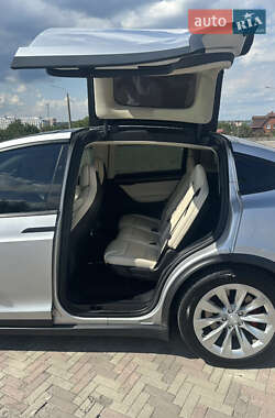 Позашляховик / Кросовер Tesla Model X 2017 в 