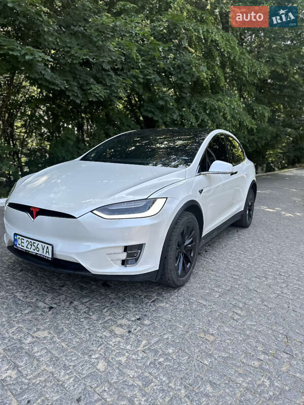 Позашляховик / Кросовер Tesla Model X 2016 в Чернівцях