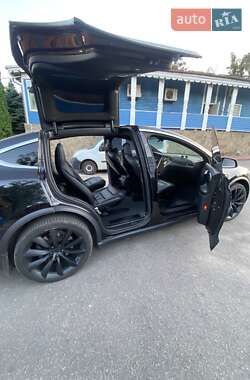 Позашляховик / Кросовер Tesla Model X 2016 в 