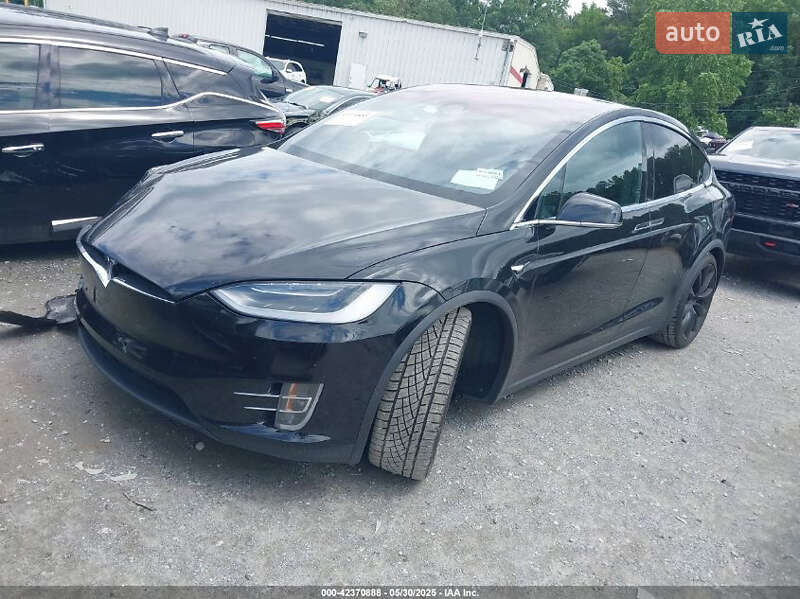 Позашляховик / Кросовер Tesla Model X 2018 в 
