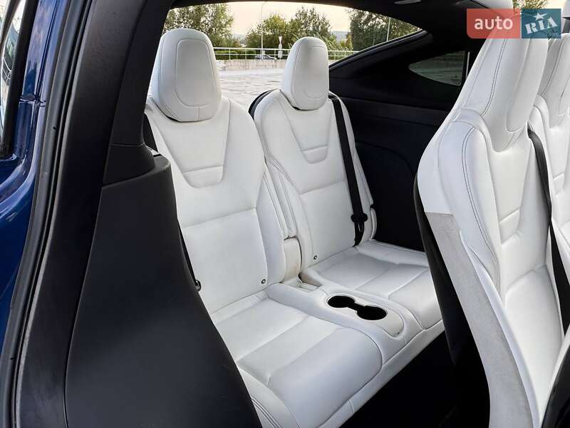 Позашляховик / Кросовер Tesla Model X 2016 в Києві фото 36 Позашляховик / Кросовер Tesla Model X 2016 в Києві