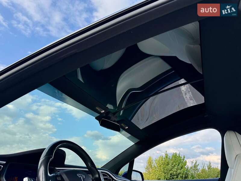 Позашляховик / Кросовер Tesla Model X 2016 в Києві фото 40 Позашляховик / Кросовер Tesla Model X 2016 в Києві