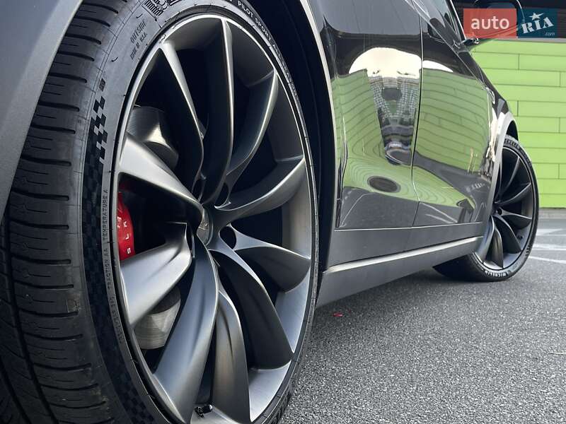 Позашляховик / Кросовер Tesla Model X 2016 в Києві