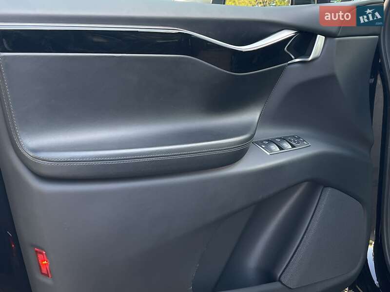 Позашляховик / Кросовер Tesla Model X 2016 в Києві