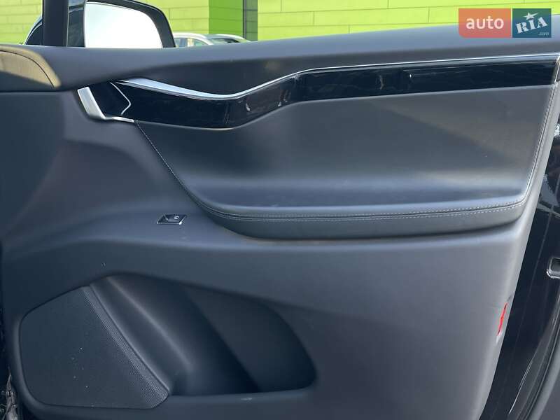 Позашляховик / Кросовер Tesla Model X 2016 в Києві