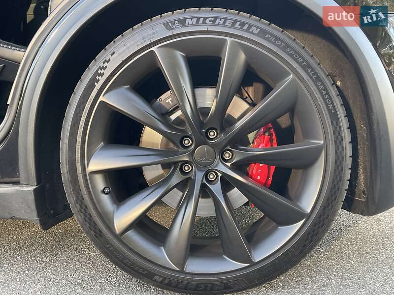 Позашляховик / Кросовер Tesla Model X 2016 в Києві