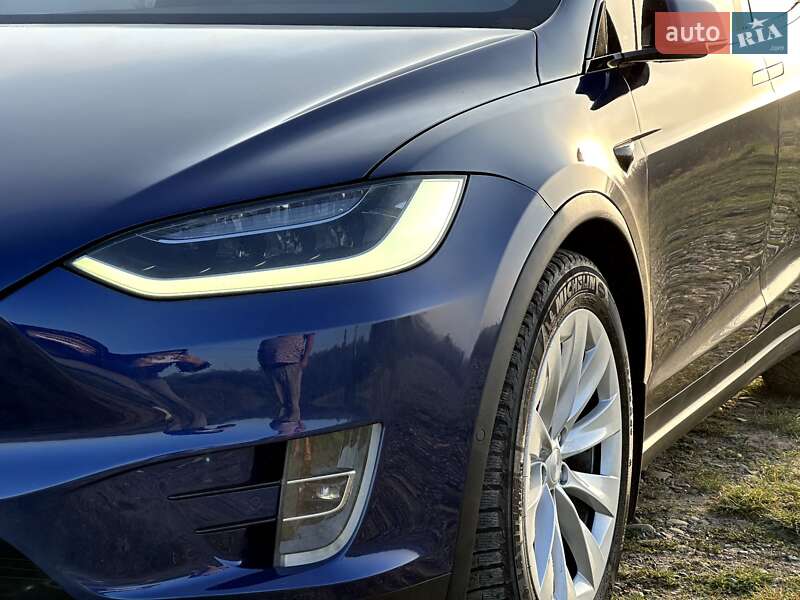 Внедорожник / Кроссовер Tesla Model X 2018 в Калуше