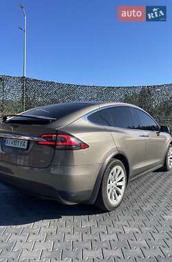 Позашляховик / Кросовер Tesla Model X 2016 в 