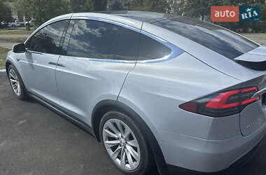 Позашляховик / Кросовер Tesla Model X 2016 в 